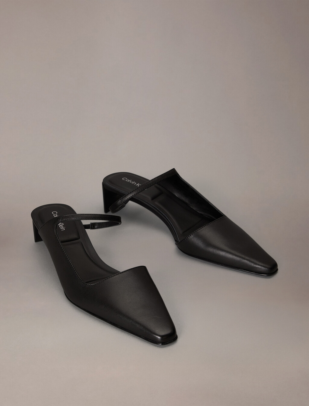 Set Back Heel Pump, Black, hi-res