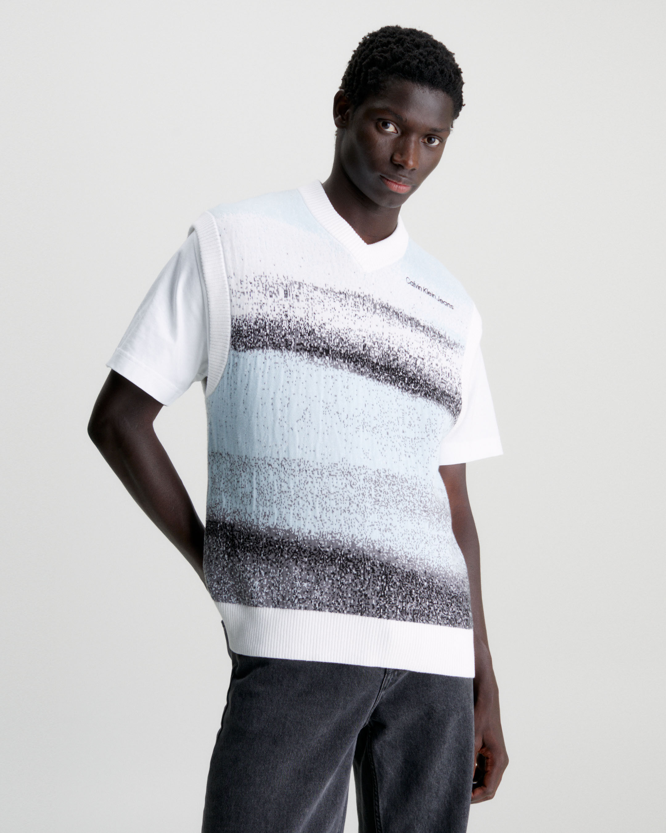 White calvin clearance klein jumper mens
