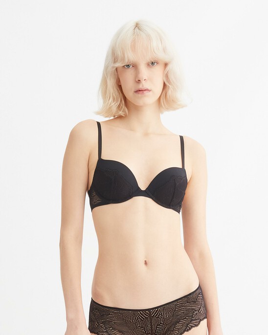 SCALLOPED LACE PUSH UP PLUNGE BRA