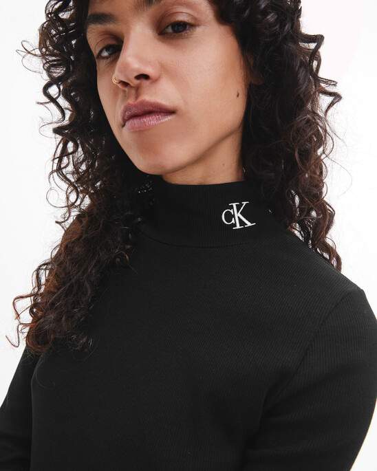 SLIM RIBBED MOCK NECK TOP