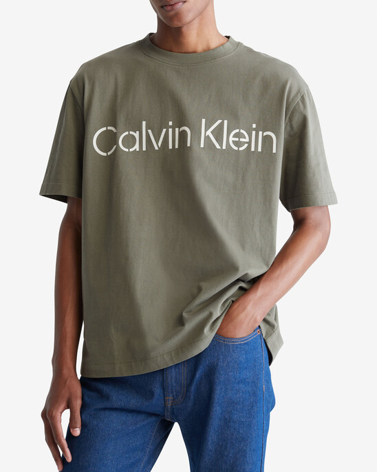 KHAKIS RELAXED STENCIL LOGO TEE