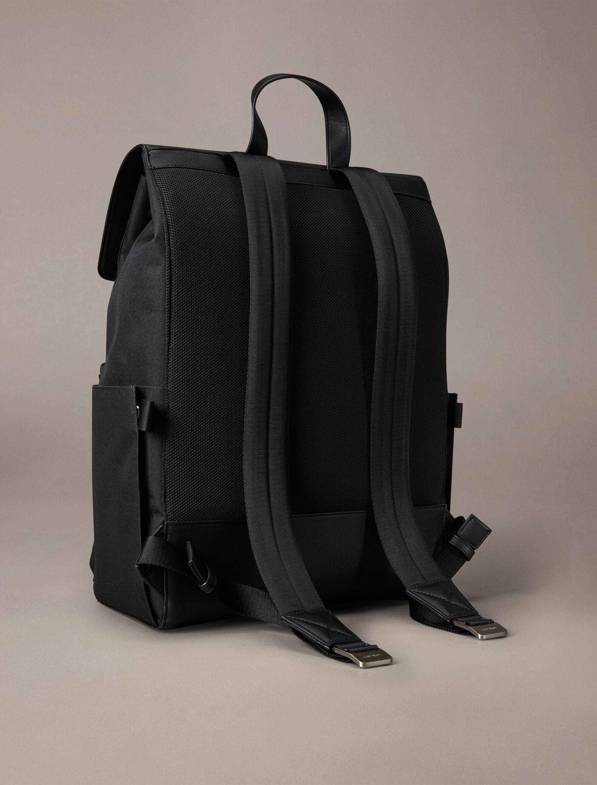 ★ ★ Men's Contrast Flap Backpack 4D3030G UB1 4D Contrast Flap Backpack | black | Calvin Klein Hong Kong