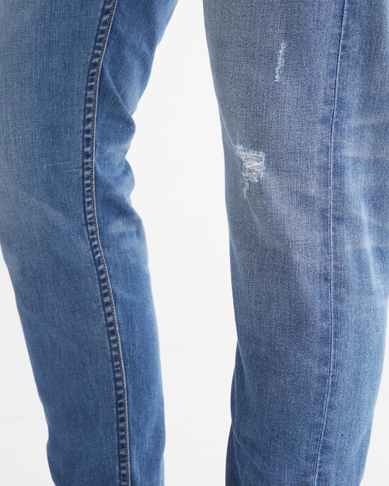 37.5 DISTRESSED MODERN TAPER JEANS