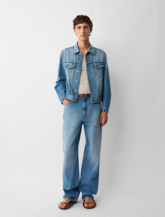 05 Low Rise Wide Leg Jeans