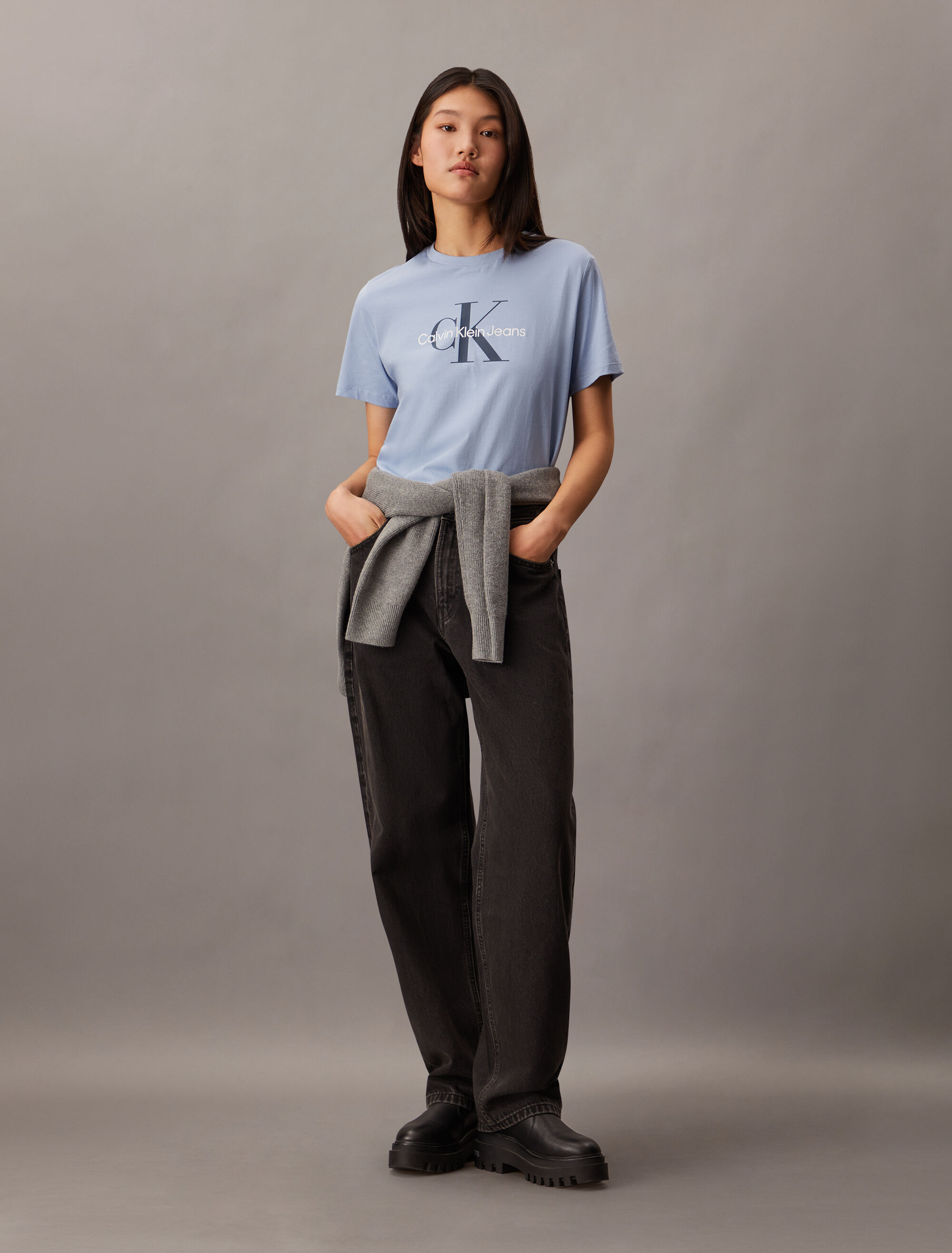 ★ ★ Women's 90s loose fit black denim 47B923G 8 90's Loose Jeans | black | Calvin Klein Singapore