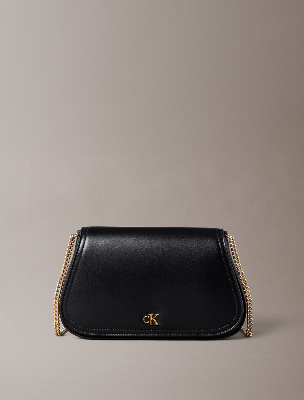 Curved Wallet with Chain Strap, Black, hi-res