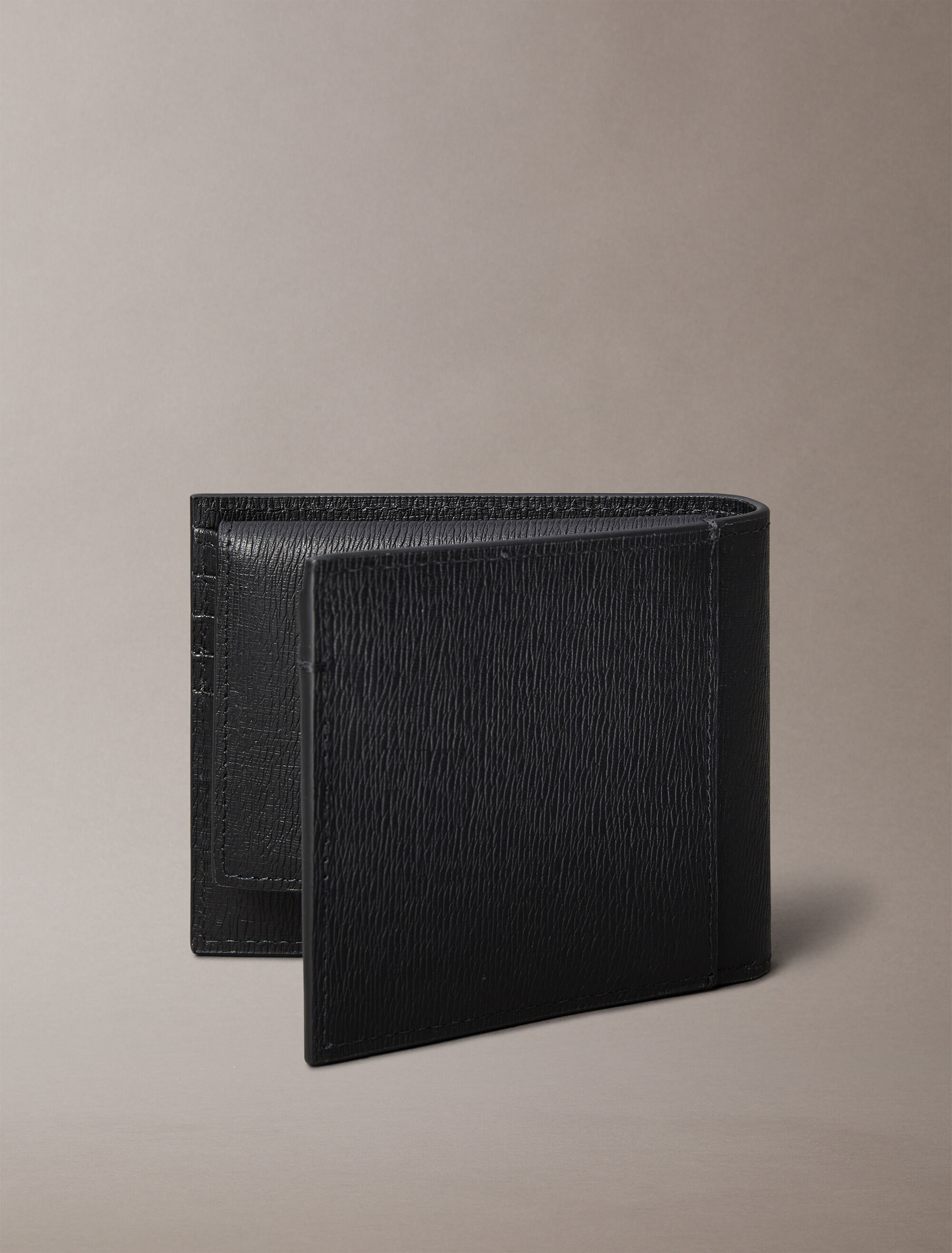 Saffiano Leather Bifold Wallet with Coin Pouch | black | Calvin