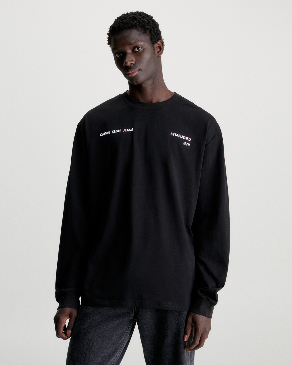 Long Sleeve Graphic T-Shirt | black | Calvin Klein Singapore