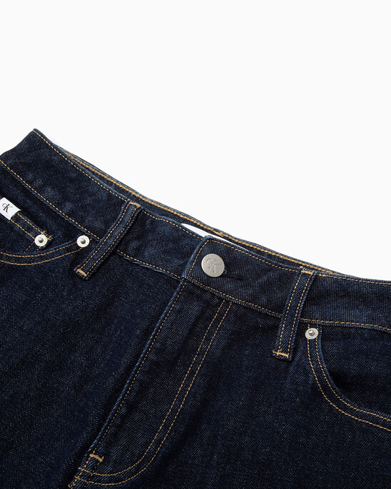 HIGH-RISE RELAXED JEANS