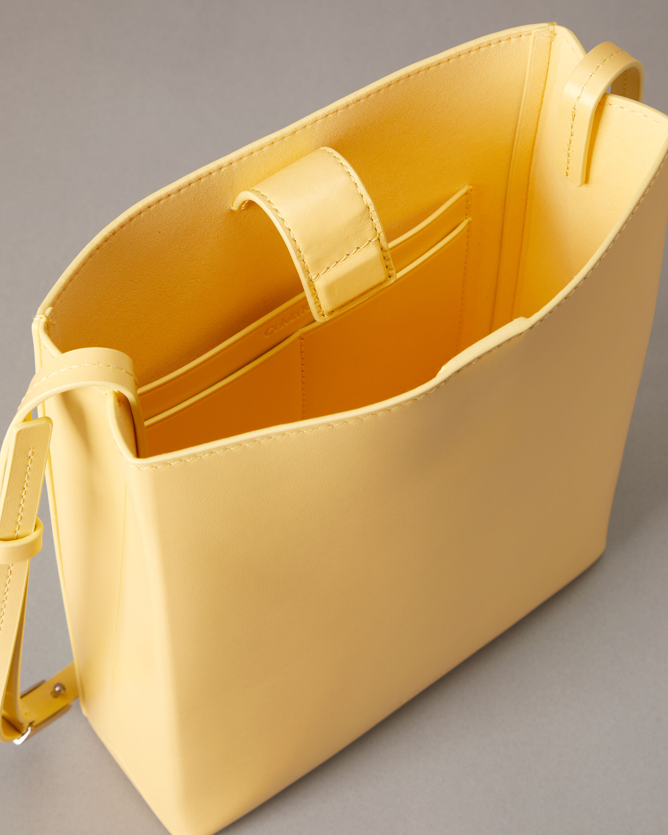 【カルバンクライン】CKJ W Crossbody Paper Leather Bag★人気 CK Paper Bag Leather Crossbody | yellow | Calvin Klein Singapore