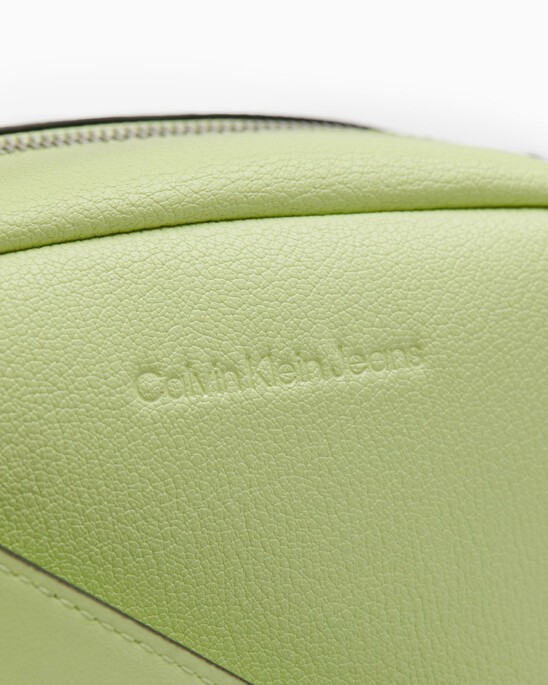 TEXTURED CAMERA BAG