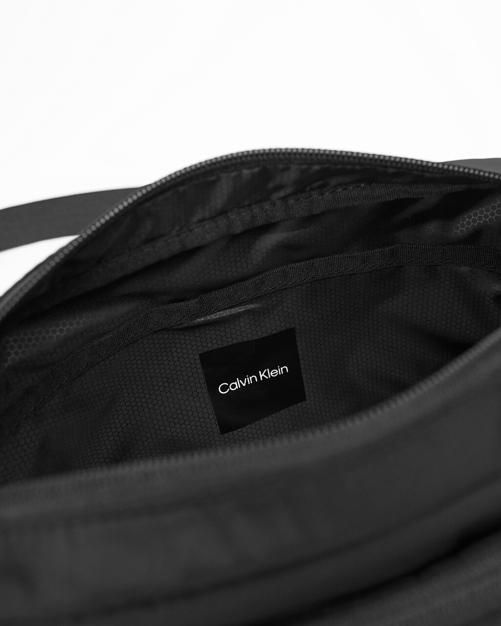 CALVIN KLEIN SPORT CAMERA BAG, BLACK, hi-res