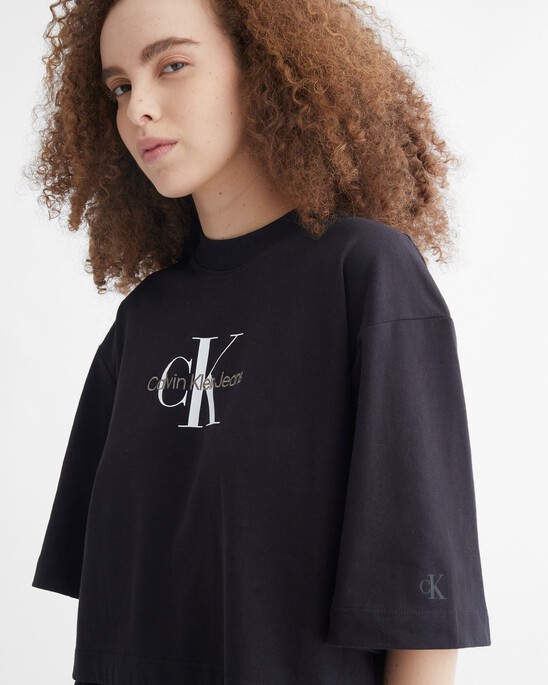 AMPLIFIED HEROES BOXY CROPPED TEE
