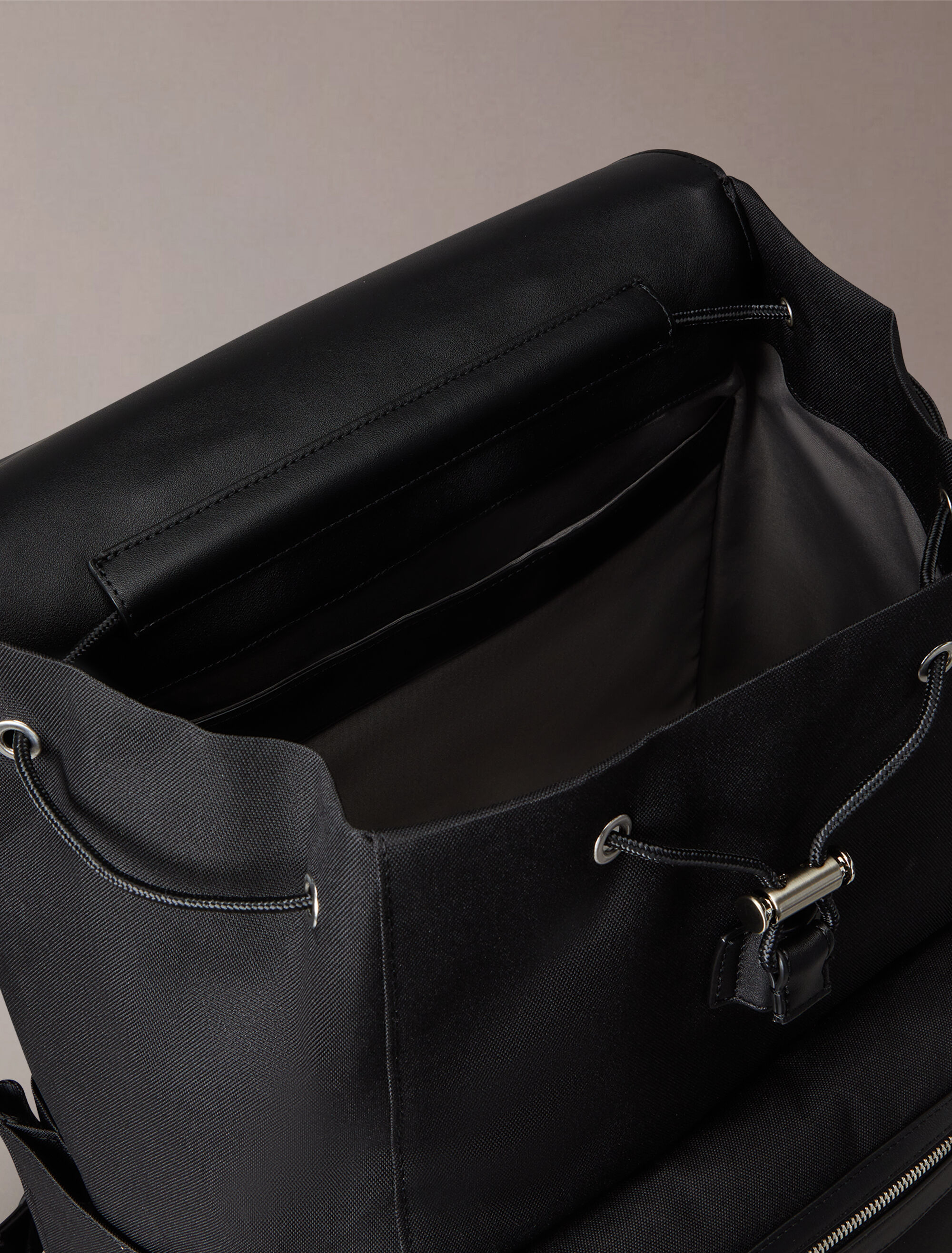 ★ ★ Men's Contrast Flap Backpack 4D3030G UB1 4D Contrast Flap Backpack | black | Calvin Klein Singapore