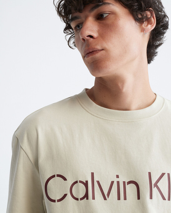 KHAKIS RELAXED STENCIL LOGO TEE