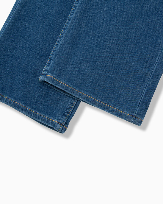 Ultimate Stretch Modern Taper Jeans