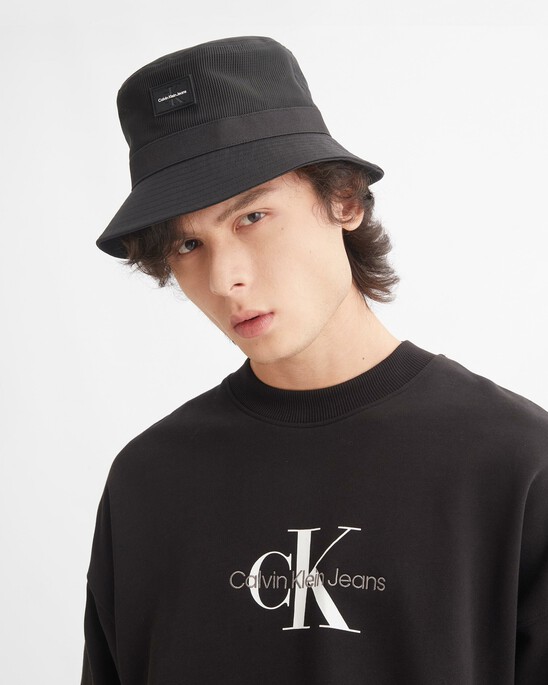 SPORT ESSENTIALS BUCKET HAT