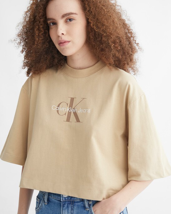 AMPLIFIED HEROES BOXY CROPPED TEE
