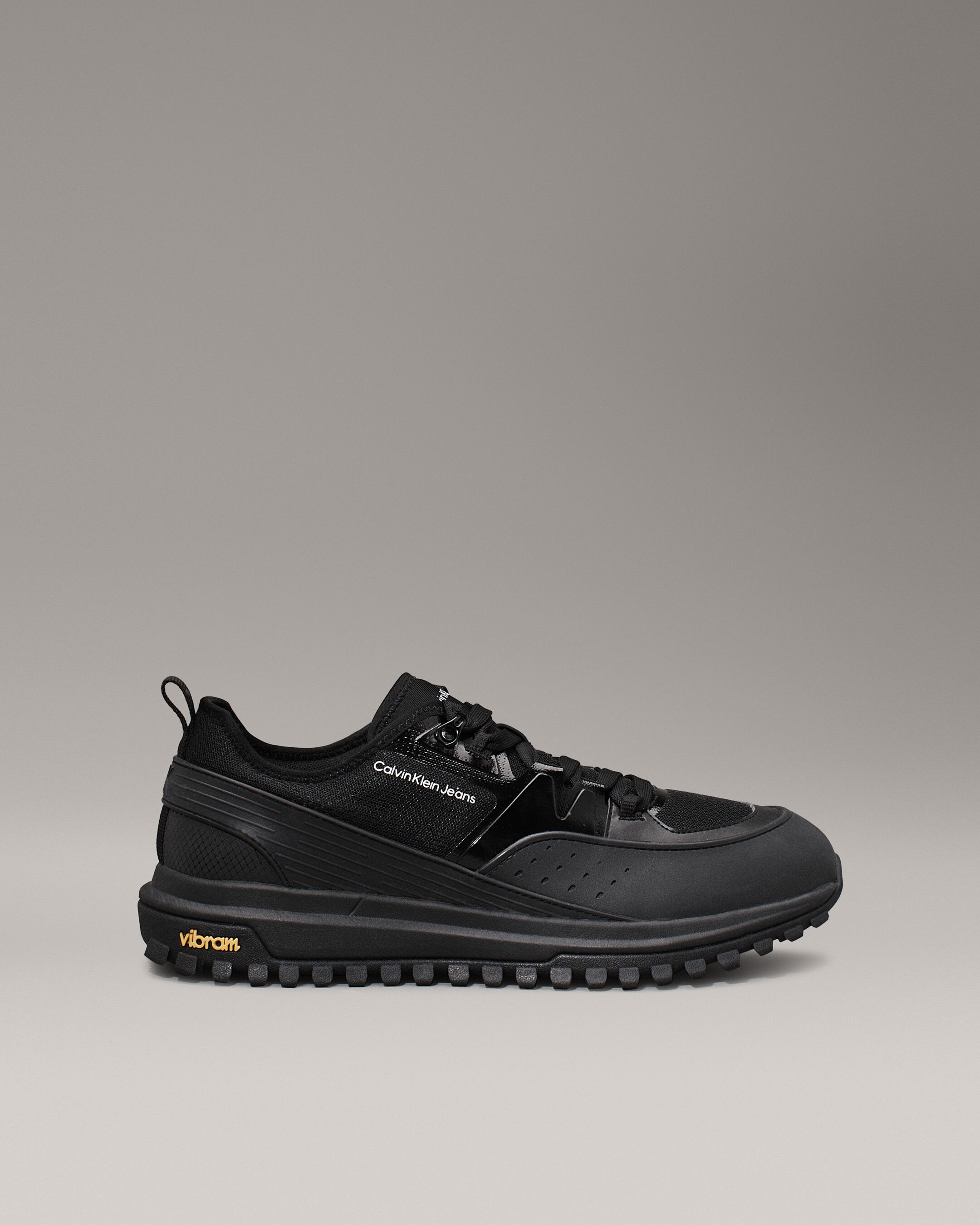 Vibram black top