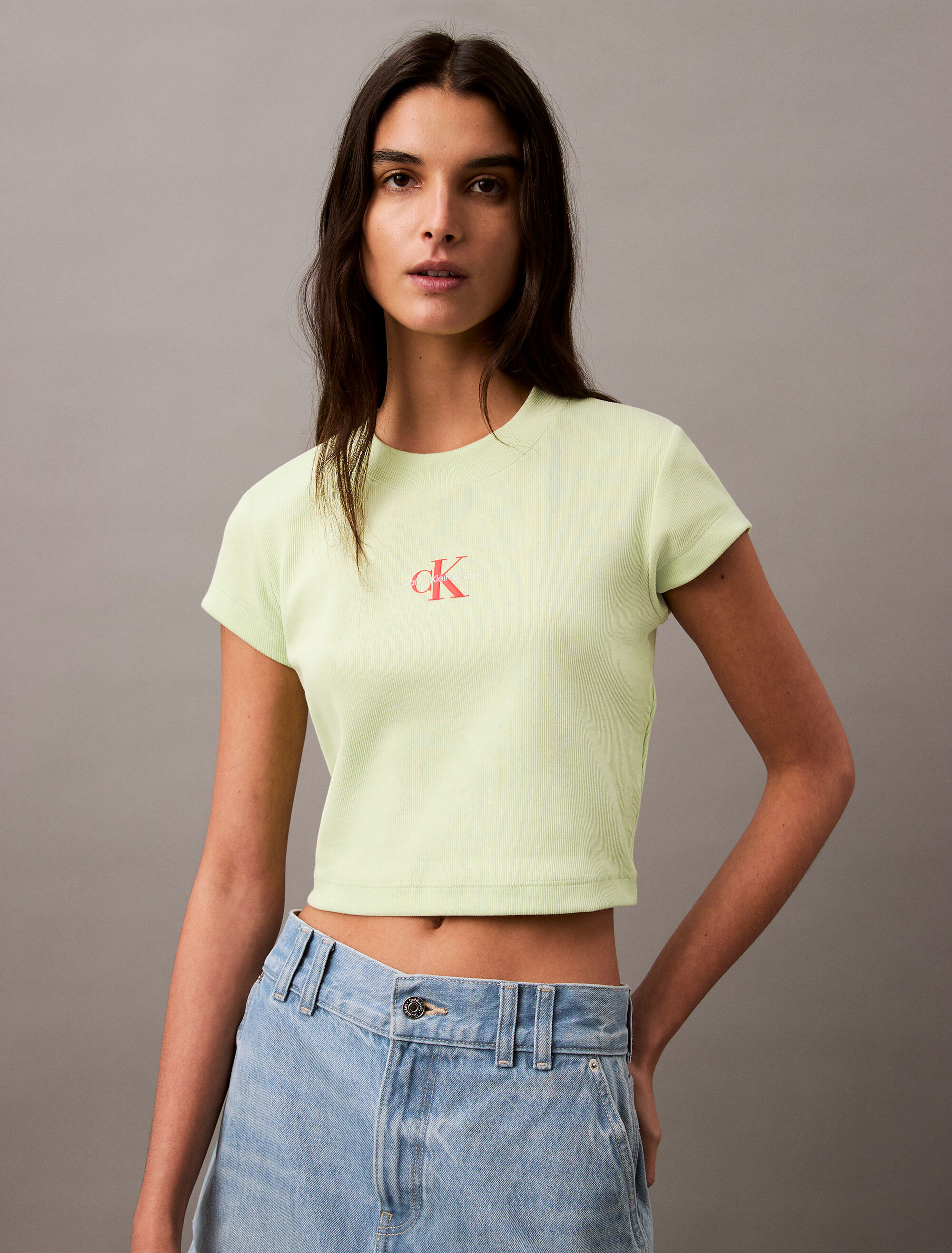 【CK JEAN】Women's Logo Baby Crop T-shirt★送料・関税込★ Logo Graphic Cropped Classic T-Shirt | Calvin Klein® USA