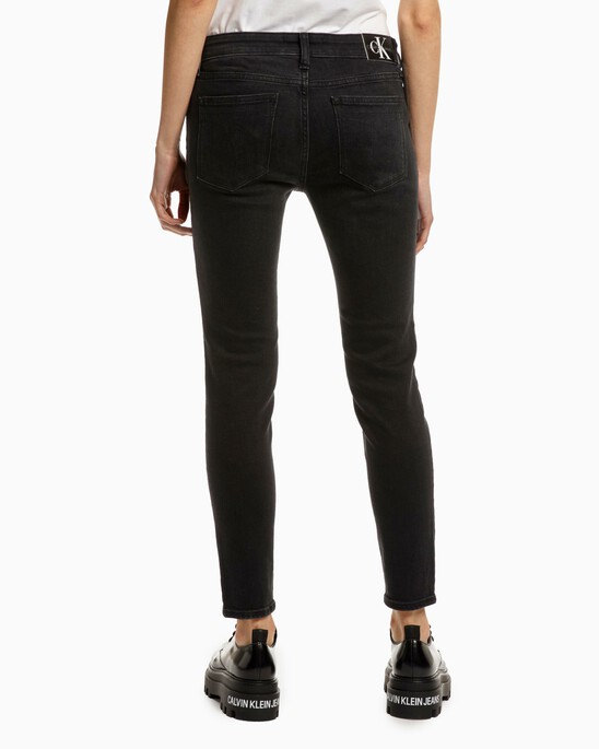 Core Black Body Ankle Jeans