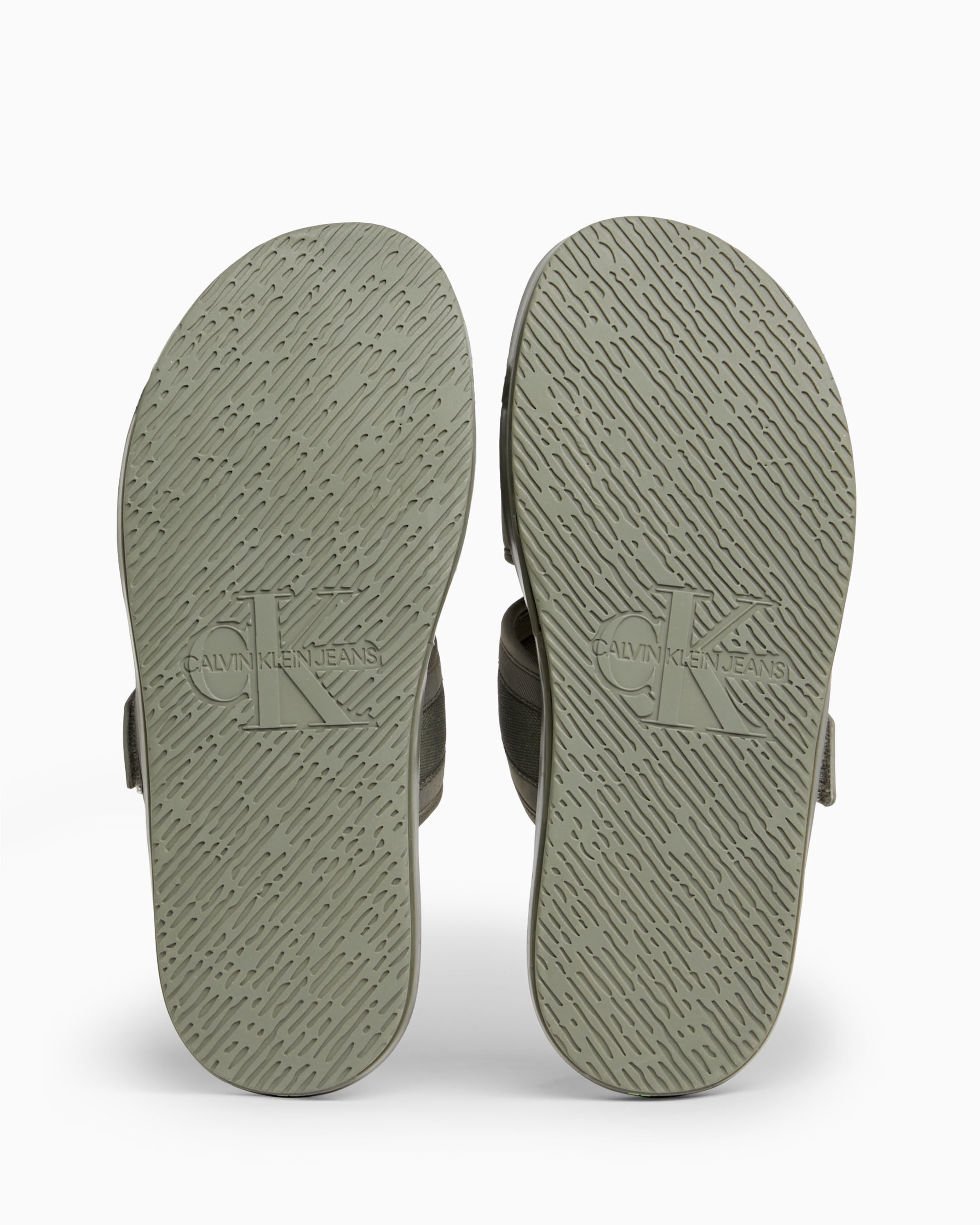 Mens flip flops best sale calvin klein