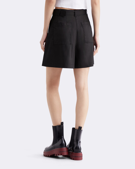 A-PLEATED FLARE SHORCK BLACK
