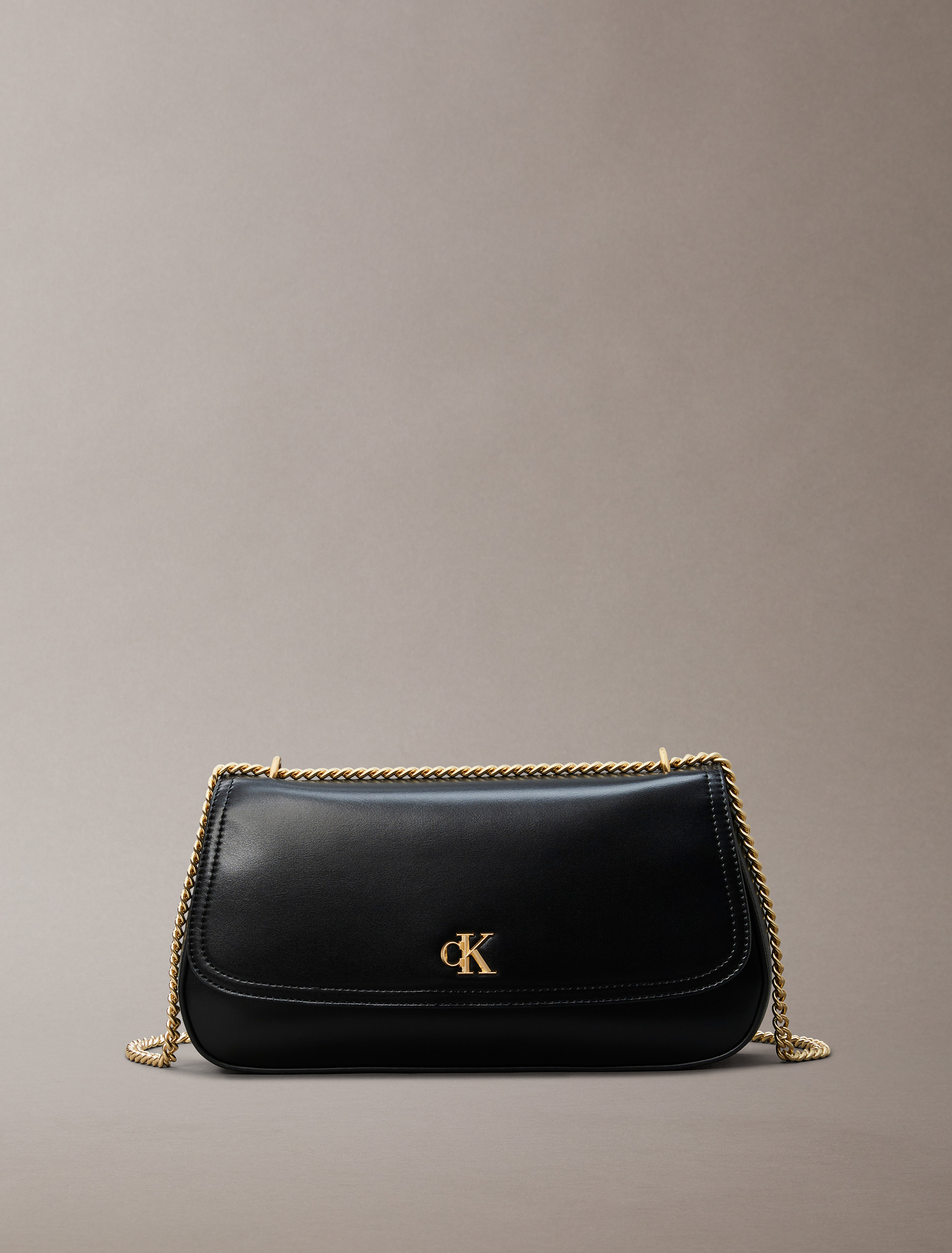 Monogram Logo Hardware Chain Shoulder Bag | black | Calvin Klein 